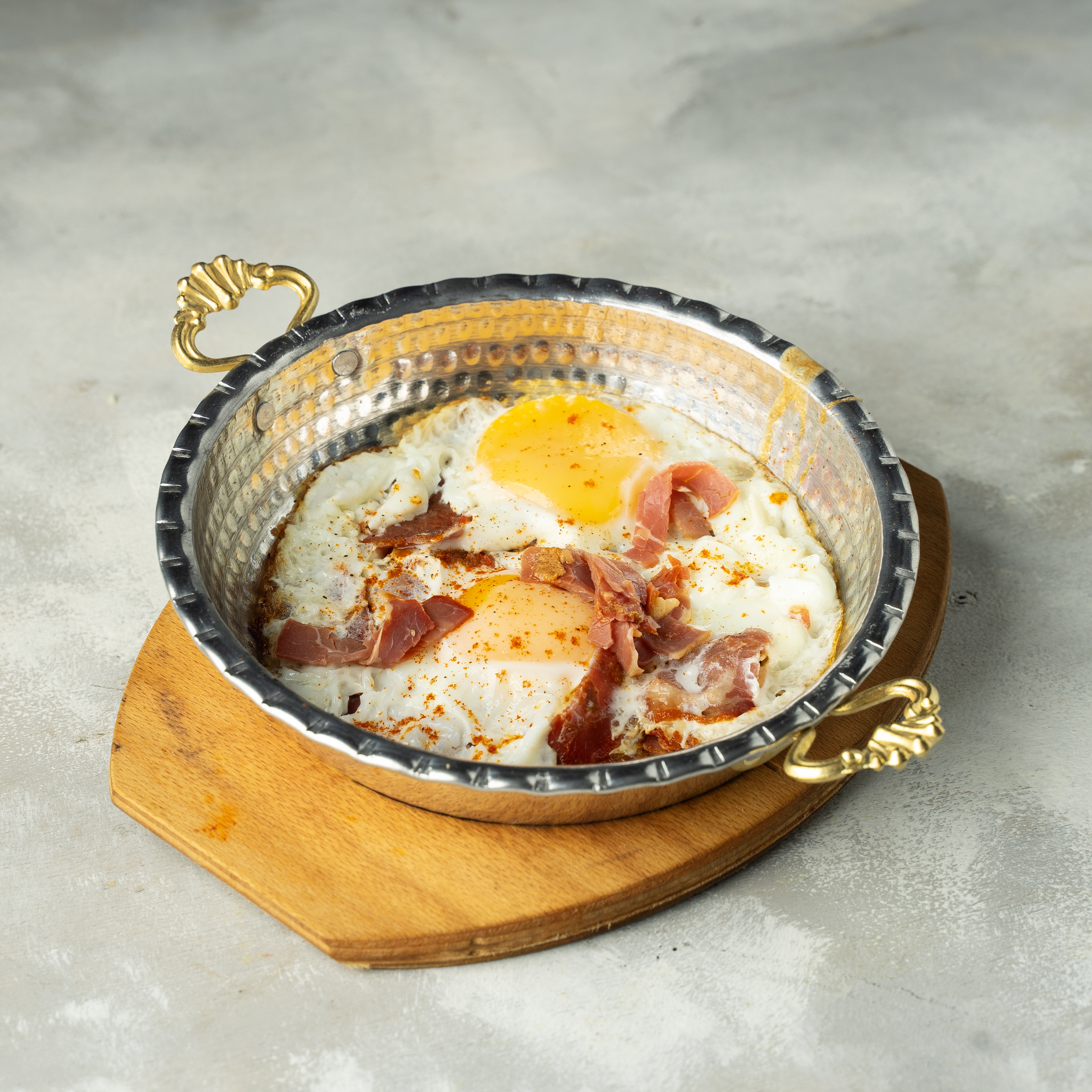 PASTIRMALI YUMURTA